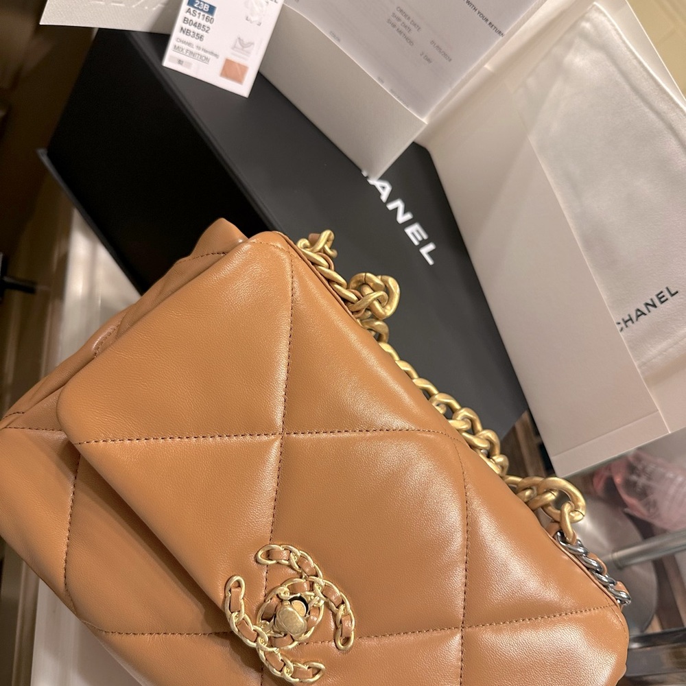Brand new chanel 19 23 brown Carmel